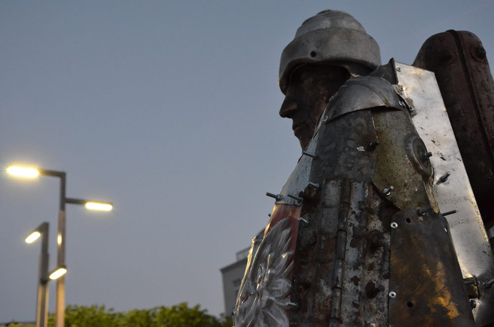 Kartuski Plener Artystyczny na Rynku z płonącymi rzeźbami