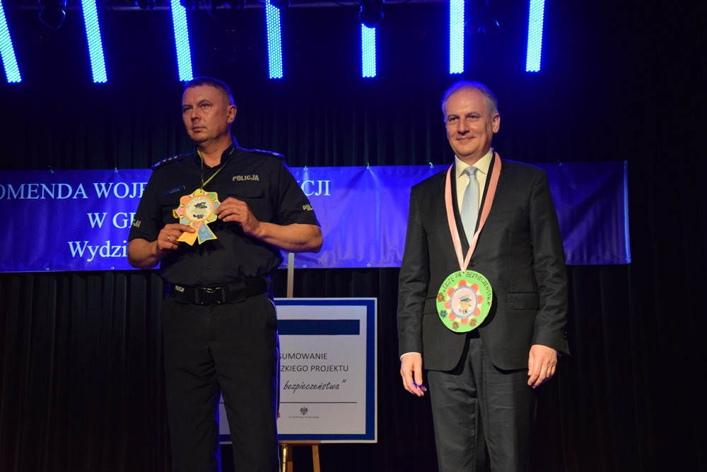 Kartuzy. W obecności wojewody podsumowano policyjną akcję 