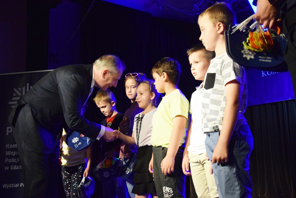 Kartuzy. W obecności wojewody podsumowano policyjną akcję 