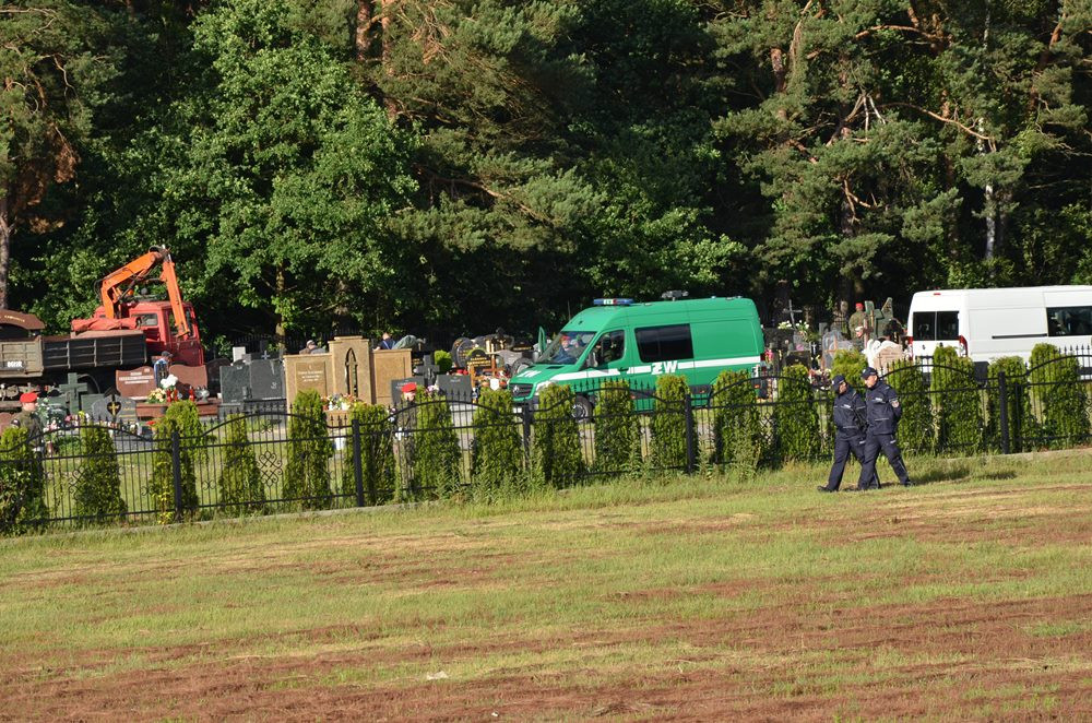 Banino. Ekshumacja ciała admirała Andrzeja Karwety