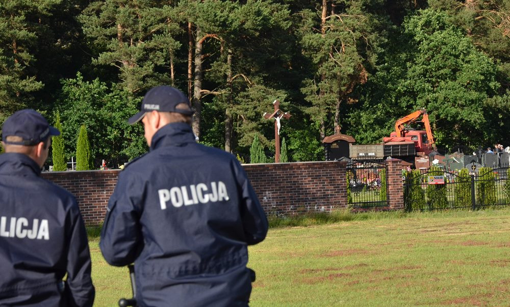 Banino. Ekshumacja ciała admirała Andrzeja Karwety