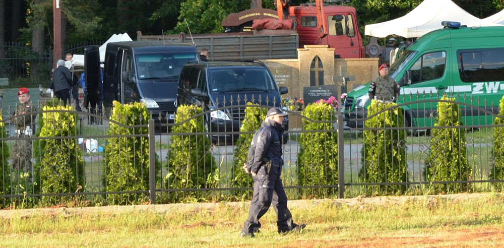 Banino. Ekshumacja ciała admirała Andrzeja Karwety