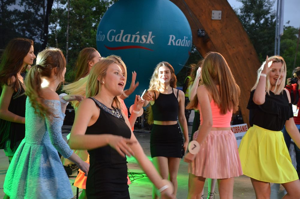 Truskawkobranie 2017. Pogoda nie rozpieszczała, ale były truskawki i Michał Szpak