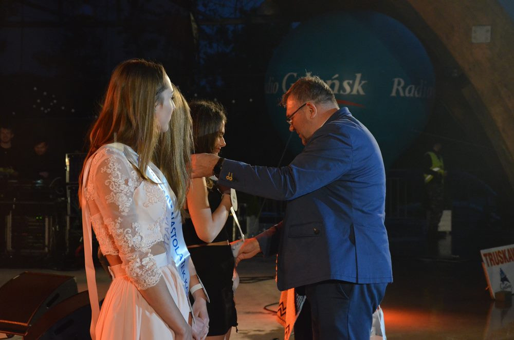 Truskawkobranie 2017. Pogoda nie rozpieszczała, ale były truskawki i Michał Szpak
