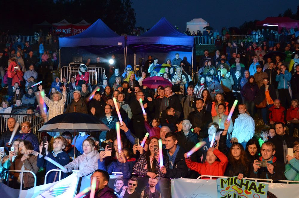 Truskawkobranie 2017. Pogoda nie rozpieszczała, ale były truskawki i Michał Szpak
