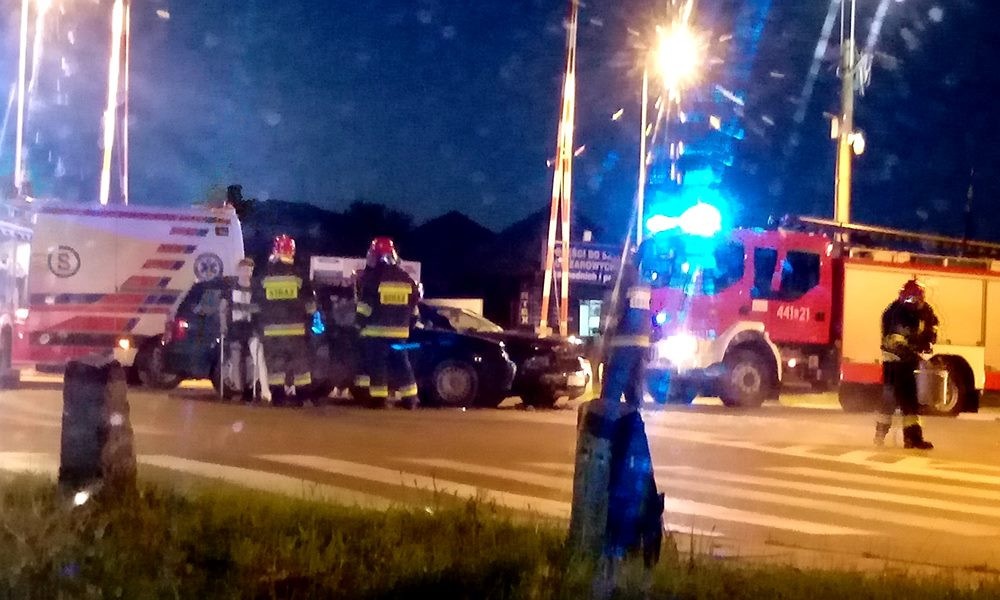 Kartuzy. Zderzenie dwóch aut na skrzyżowaniu ul. Gdańskiej i Kościerskiej