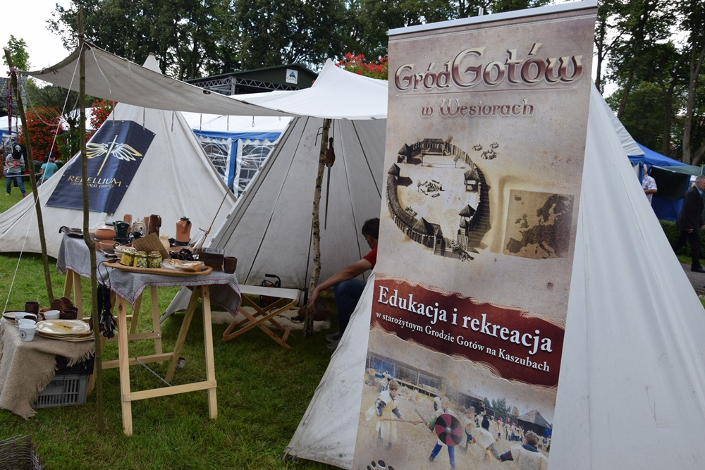 Kartuzy. Festiwal Ludzie dla Ludzi. Organizacje pozarządowe prezentowały swoją działalność