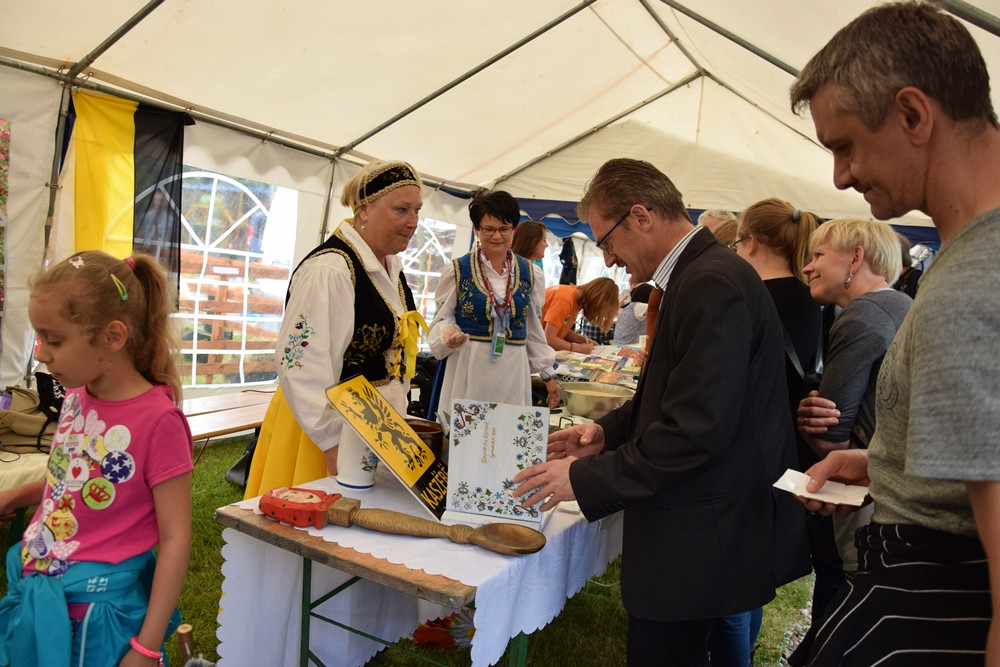 Kartuzy. Festiwal Ludzie dla Ludzi. Organizacje pozarządowe prezentowały swoją działalność