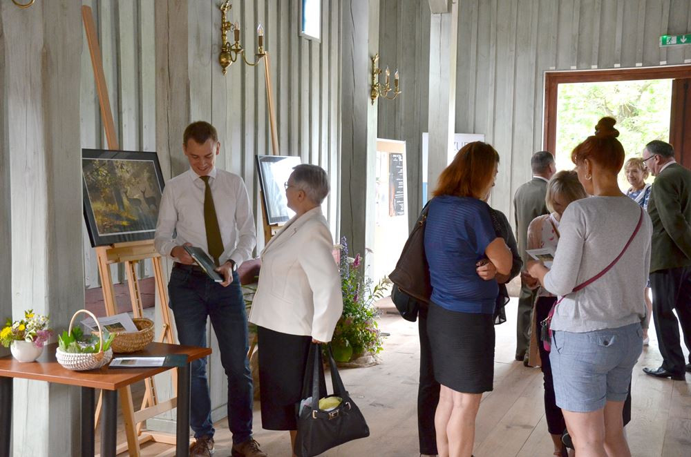 Sierakowice. Efekty bezkrwawych łowów można podziwiać w drewnianym kościółku