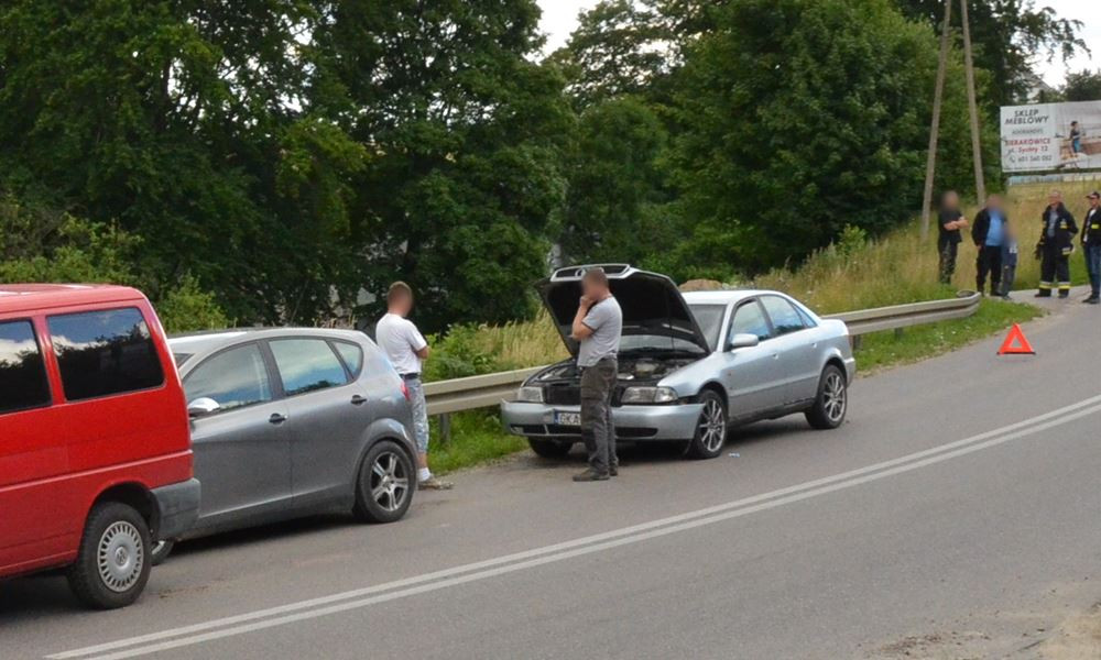 Trasa Sierakowice - Puzdrowo. Kolizja trzech aut, jedna osoba poszkodowana