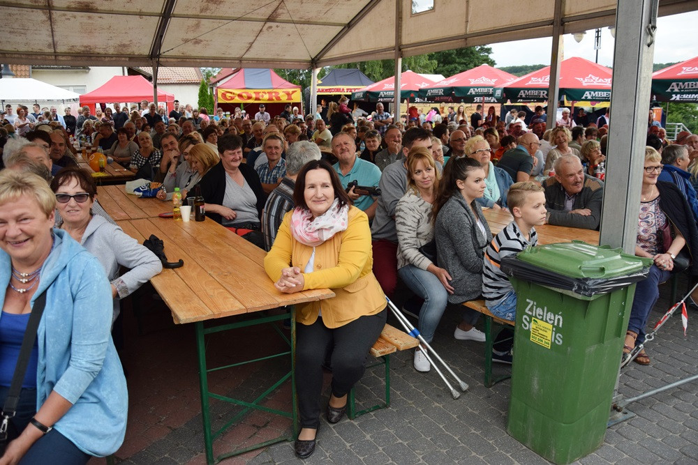 Ostrzyce. Wesoła zabawa z kapelami weselnymi