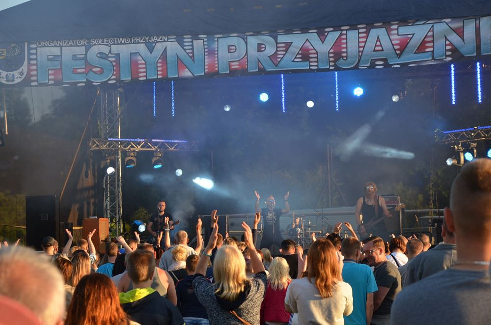 Tłumnie na wielkim Festynie Przyjaźni. Muzyka, atrakcje i akcje charytatywne