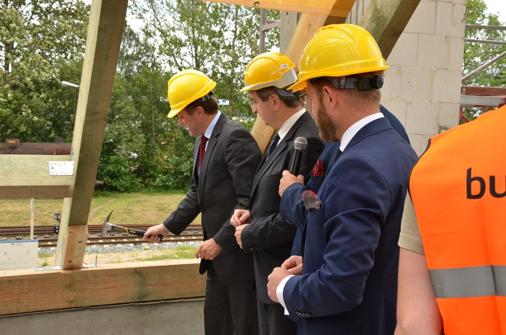 Kartuzy. Otwarto ul. Kolejową, a na dworcu zawisła wiecha