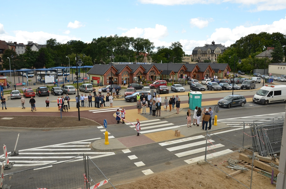 Kartuzy. Otwarto ul. Kolejową, a na dworcu zawisła wiecha