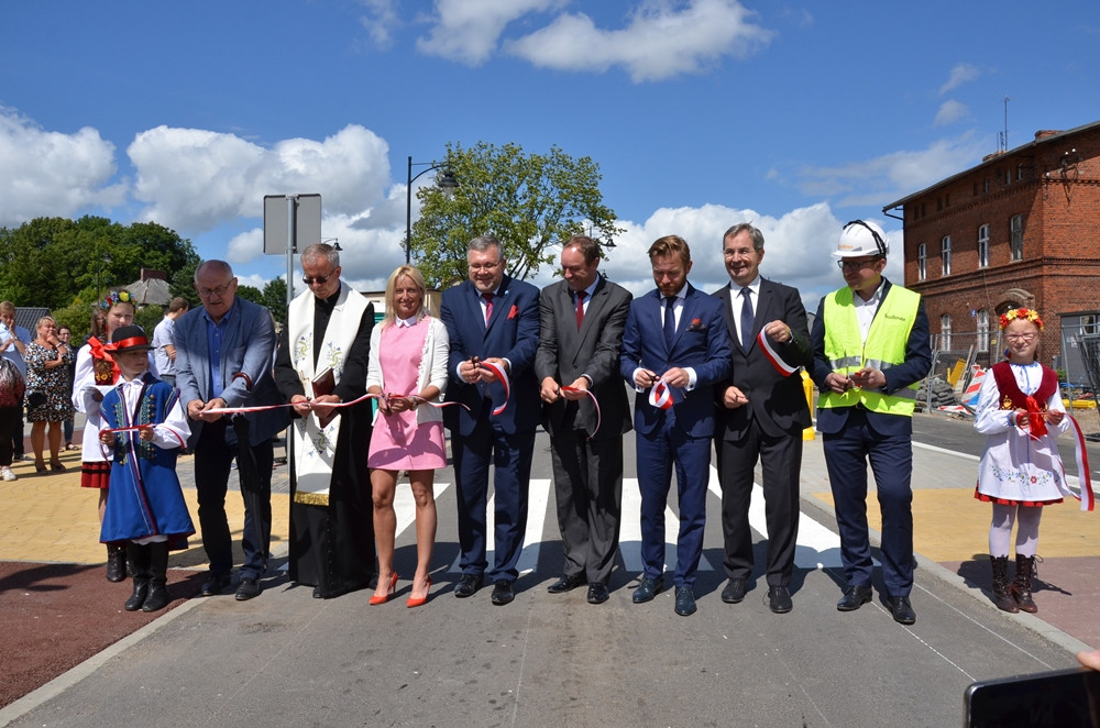 Kartuzy. Otwarto ul. Kolejową, a na dworcu zawisła wiecha