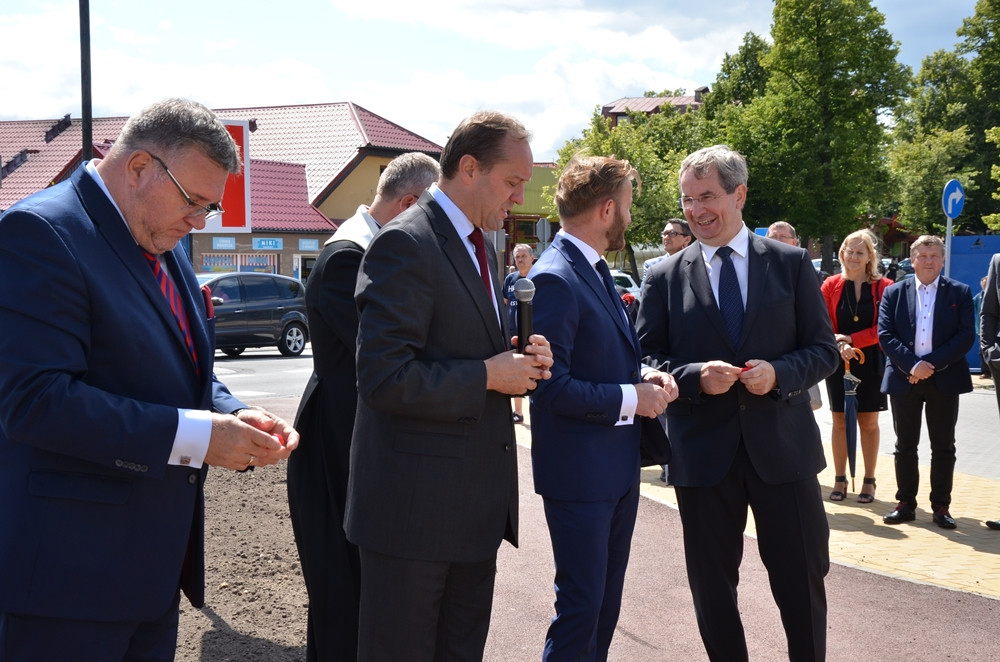 Kartuzy. Otwarto ul. Kolejową, a na dworcu zawisła wiecha