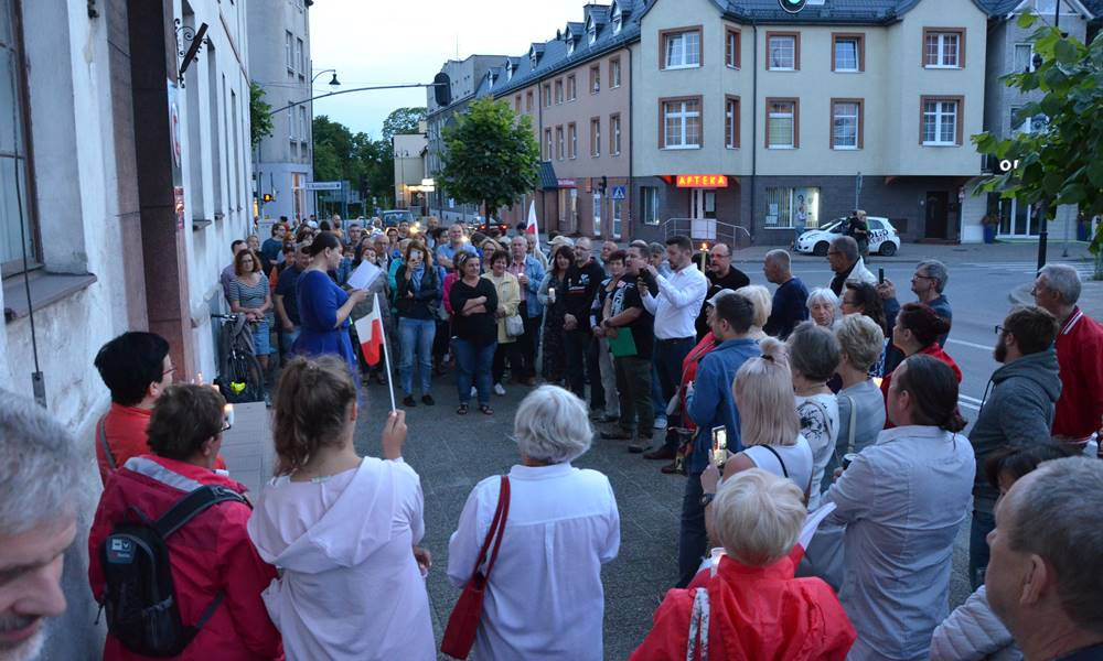 Kartuzy. Protest przed Sądem. Krzyczeli: 