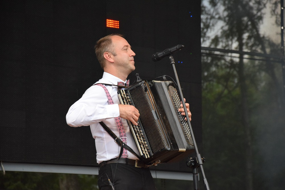 Kartuzy. Trwa Jarmark Kaszubski - jest twórczość ludowa, swojskie dania i sporo muzyki