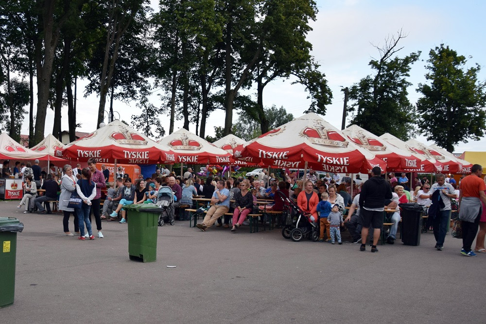 Kartuzy. Trwa Jarmark Kaszubski - jest twórczość ludowa, swojskie dania i sporo muzyki