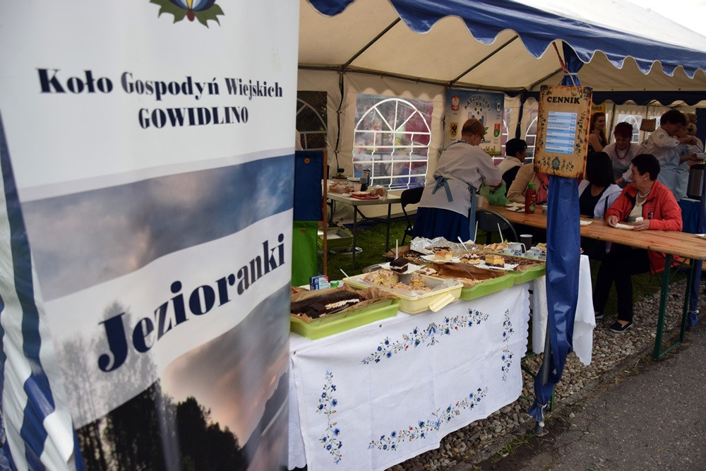 Kartuzy. Trwa Jarmark Kaszubski - jest twórczość ludowa, swojskie dania i sporo muzyki