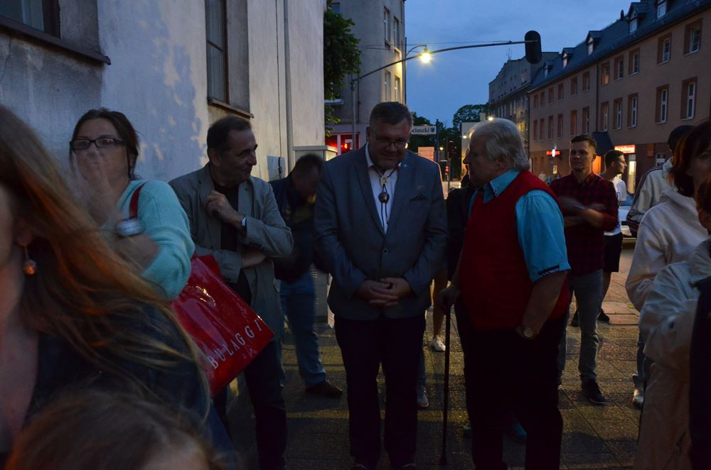 Kartuzy. Sobotni protest przed sądem. Poruszające wystąpienie młodej dziewczyny