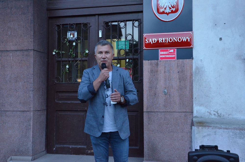 Kartuzy. Sobotni protest przed sądem. Poruszające wystąpienie młodej dziewczyny
