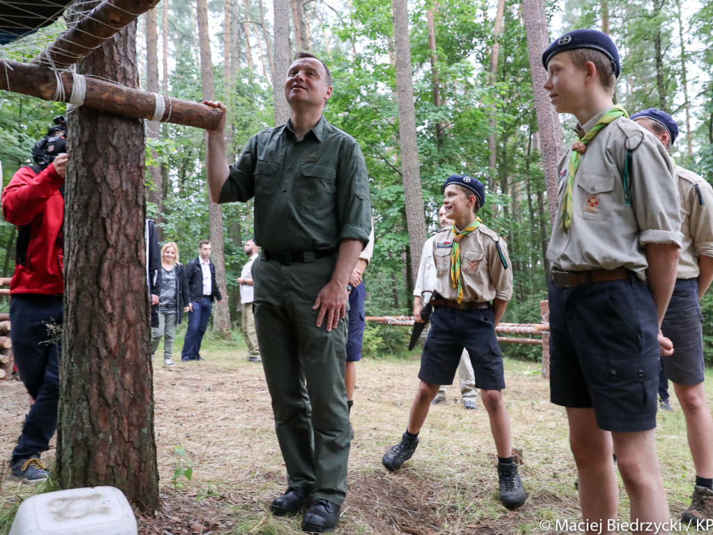 Prezydent Andrzej Duda odwiedził harcerzy niedaleko Sulęczyna