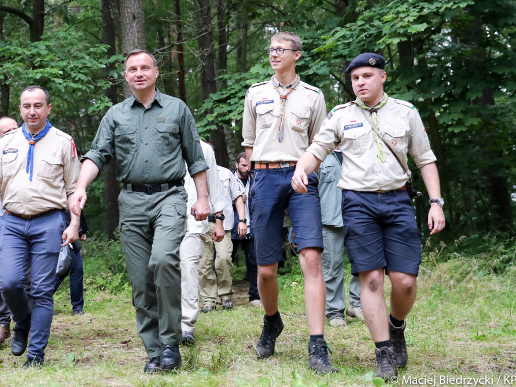Prezydent Andrzej Duda odwiedził harcerzy niedaleko Sulęczyna