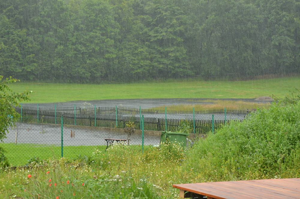 Podtopione drogi i posesje. Strażacy w powiecie interweniowali już 160 razy (aktualizacja)