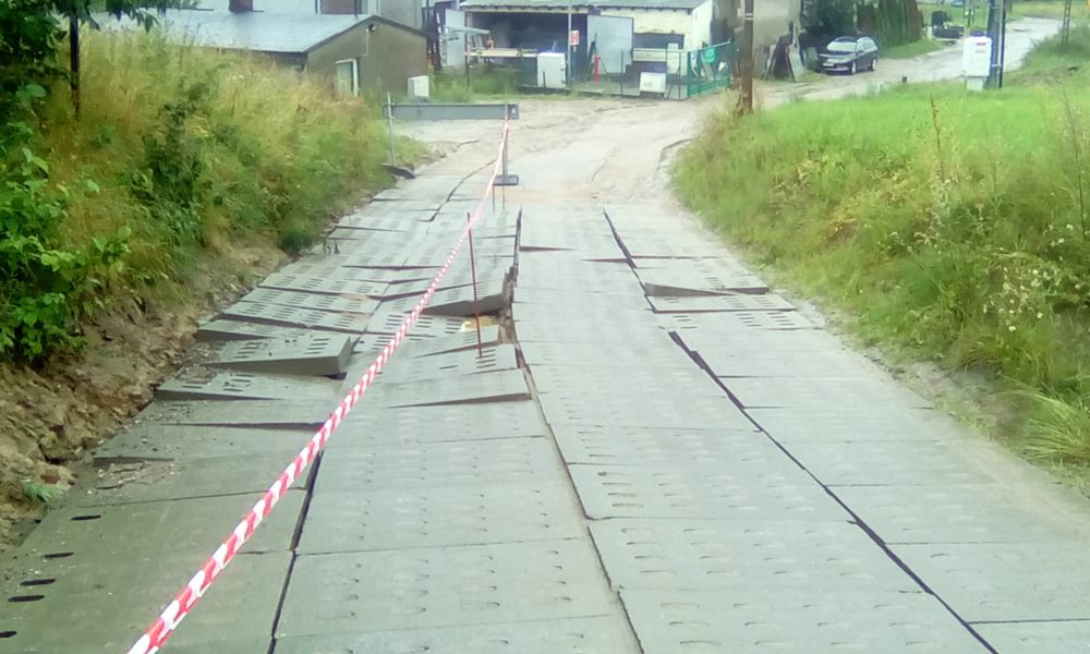 Podtopione drogi i posesje. Strażacy w powiecie interweniowali już 160 razy (aktualizacja)