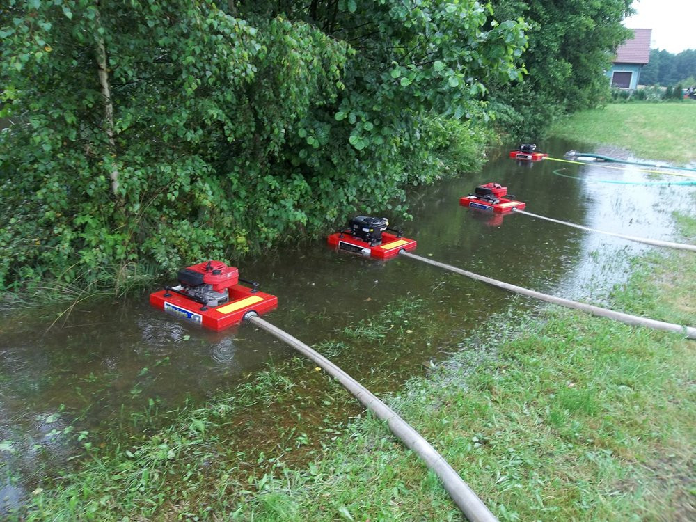 Podtopione drogi i posesje. Strażacy w powiecie interweniowali już 160 razy (aktualizacja)