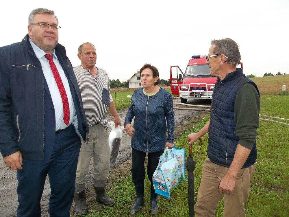 Podtopione drogi i posesje. Strażacy w powiecie interweniowali już 160 razy (aktualizacja)