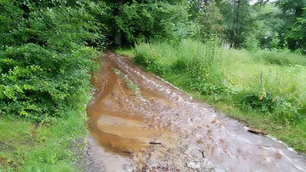 Podtopione drogi i posesje. Strażacy w powiecie interweniowali już 160 razy (aktualizacja)