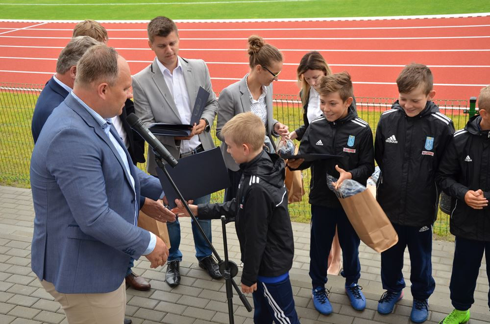 Stężyca. Nowoczesny stadion piłkarski oficjalnie otwarty