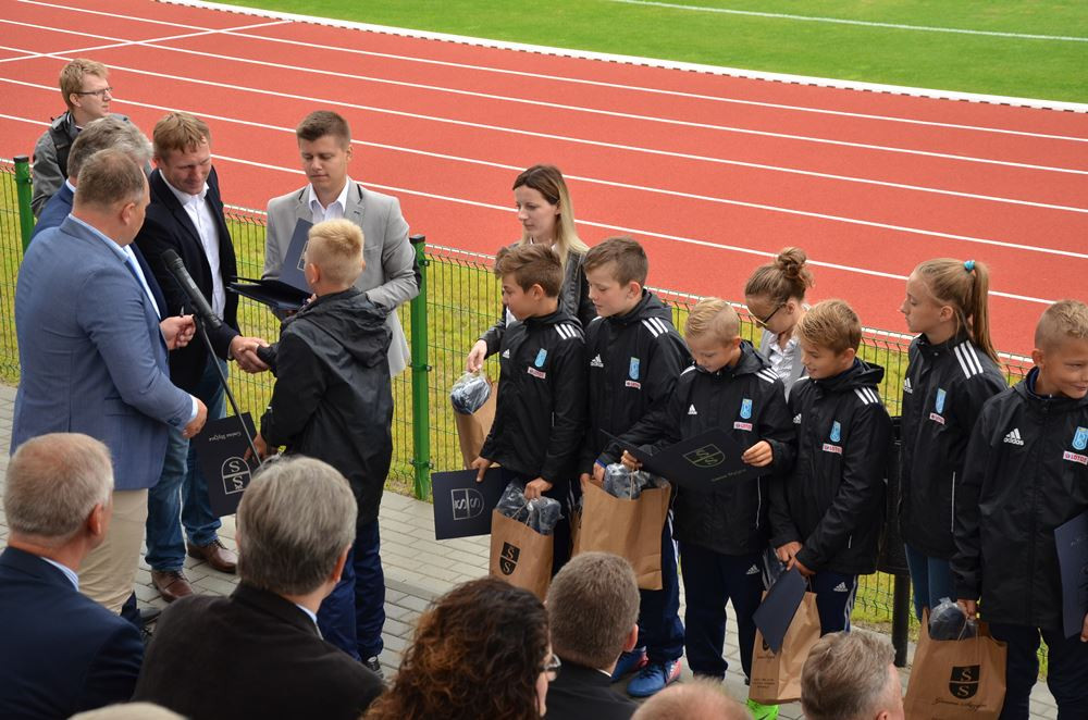 Stężyca. Nowoczesny stadion piłkarski oficjalnie otwarty