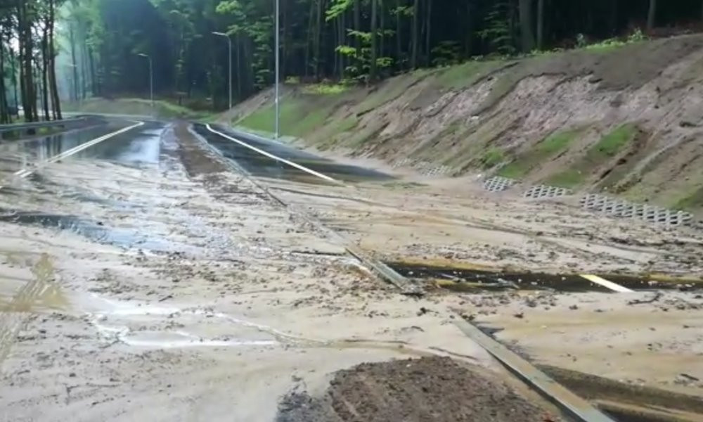 Kartuzy. Zniszczenia na nowo wybudowanym odcinku ul. Chmieleńskiej