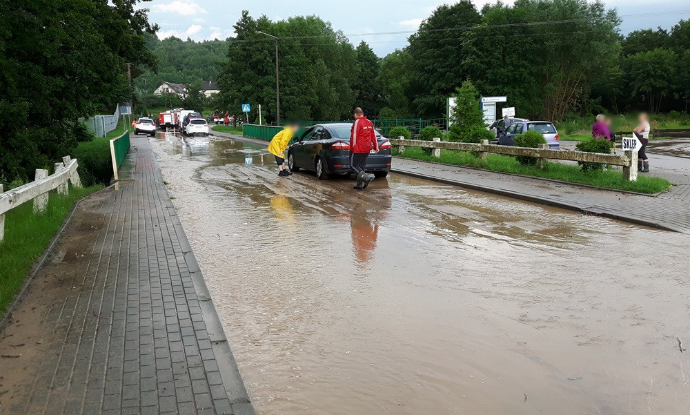 Potężna nawałnica m.in. w rejonie Brodnicy Górnej i Dolnej. Zalane drogi i posesje