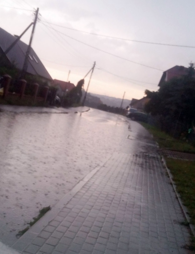 Potężna nawałnica m.in. w rejonie Brodnicy Górnej i Dolnej. Zalane drogi i posesje