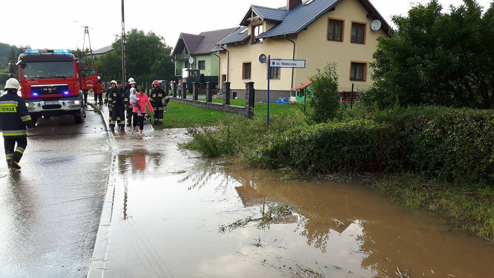 Potężna nawałnica m.in. w rejonie Brodnicy Górnej i Dolnej. Zalane drogi i posesje