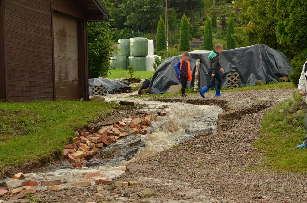 Potężna nawałnica m.in. w rejonie Brodnicy Górnej i Dolnej. Zalane drogi i posesje