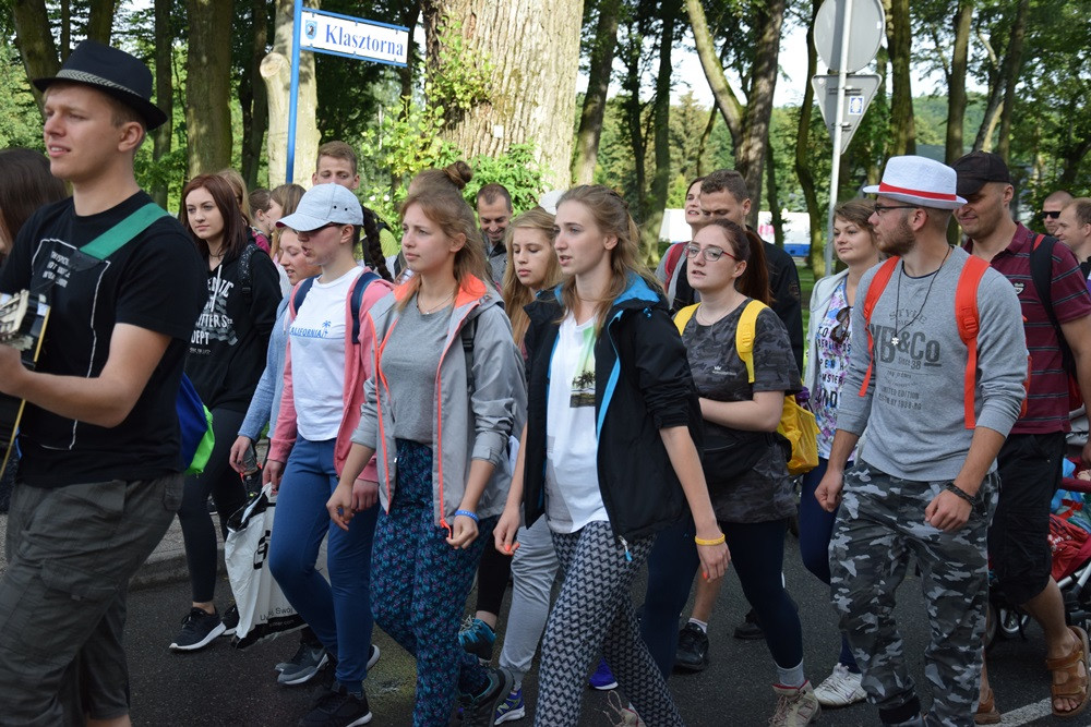 Kartuzy. Pielgrzymi wyruszyli na Jasną Górę. Przed nimi ponad 500 kilometrów