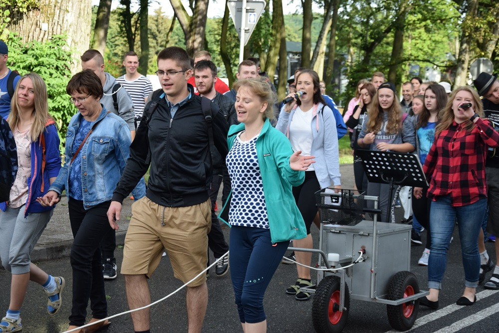 Kartuzy. Pielgrzymi wyruszyli na Jasną Górę. Przed nimi ponad 500 kilometrów