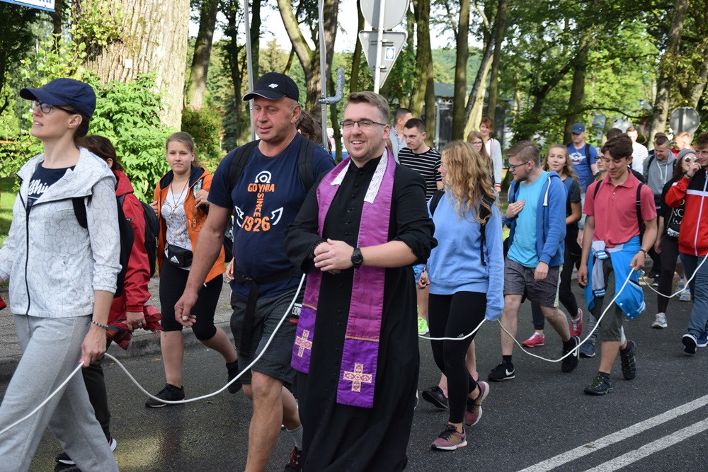 Kartuzy. Pielgrzymi wyruszyli na Jasną Górę. Przed nimi ponad 500 kilometrów
