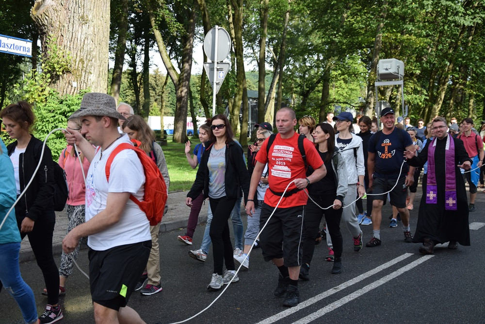 Kartuzy. Pielgrzymi wyruszyli na Jasną Górę. Przed nimi ponad 500 kilometrów