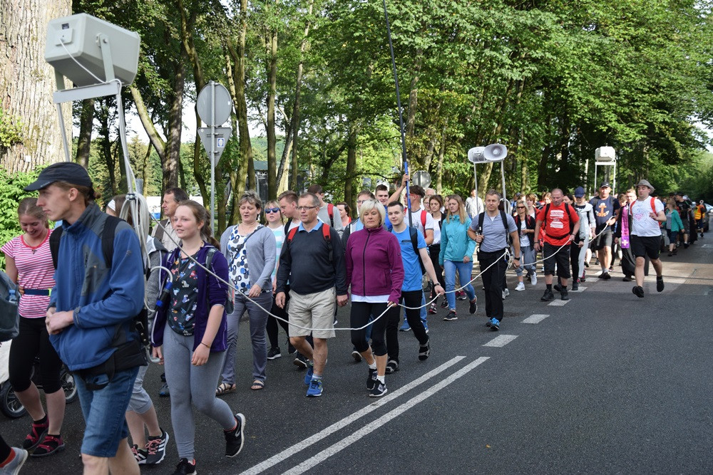 Kartuzy. Pielgrzymi wyruszyli na Jasną Górę. Przed nimi ponad 500 kilometrów