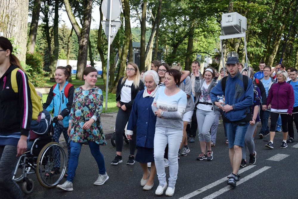 Kartuzy. Pielgrzymi wyruszyli na Jasną Górę. Przed nimi ponad 500 kilometrów