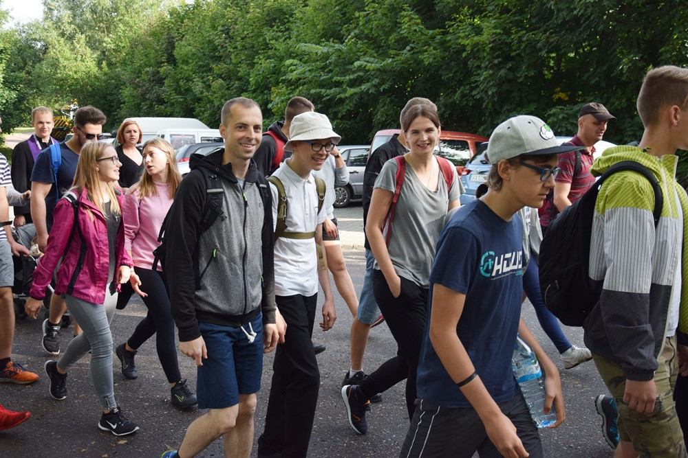 Kartuzy. Pielgrzymi wyruszyli na Jasną Górę. Przed nimi ponad 500 kilometrów