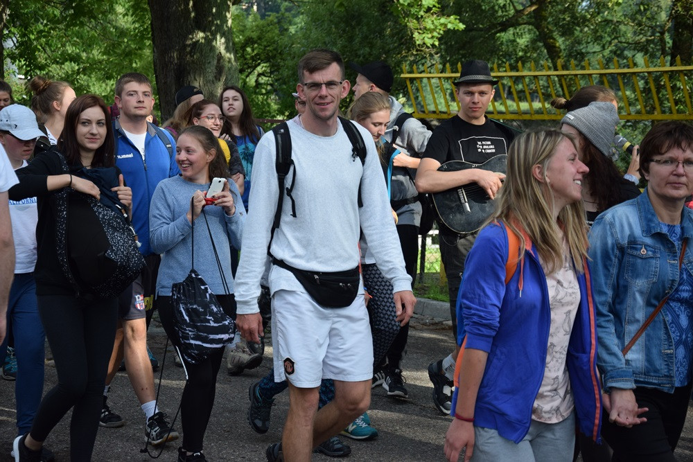 Kartuzy. Pielgrzymi wyruszyli na Jasną Górę. Przed nimi ponad 500 kilometrów