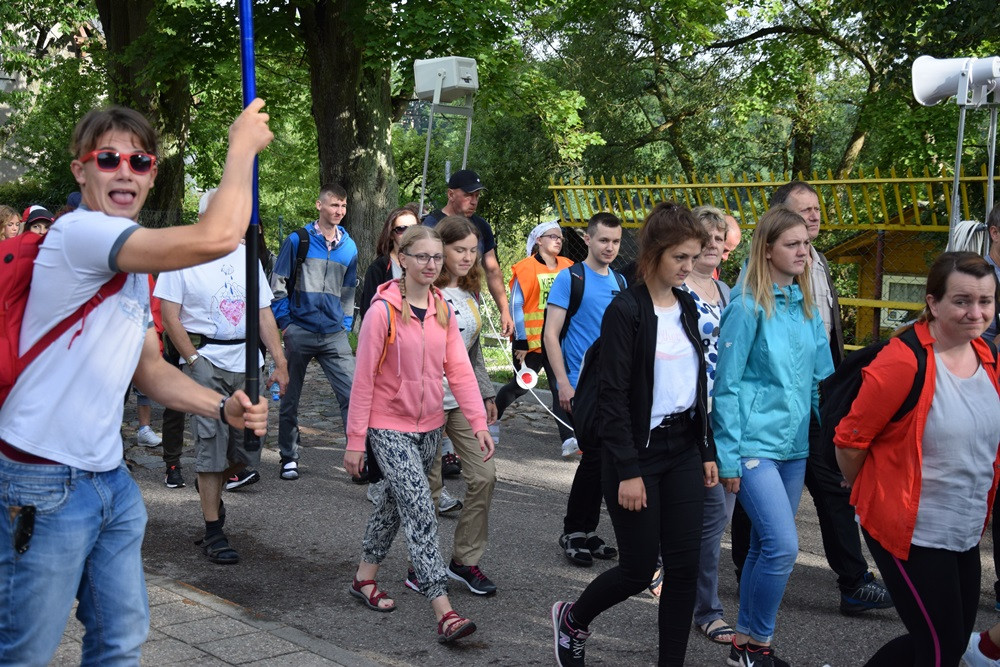 Kartuzy. Pielgrzymi wyruszyli na Jasną Górę. Przed nimi ponad 500 kilometrów