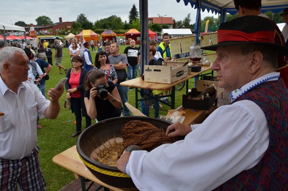 Chmielno. Mistrzostwa Polski w Zażywaniu Tabaki i świetny koncert Golden Life
